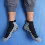 RATIVE ถุงเท้ากันลื่น ข้อสั้น พื้นนุ่ม Cushioned พร้อมพื้นซิลิโคนกันลื่นออกแบบพิเศษ ถุงเท้ากีฬา ถุงเท้าวิ่ง ออกกำลังกาย สำหรับผู้ชายและผู้หญิง (3 คู่ / สีดำ)